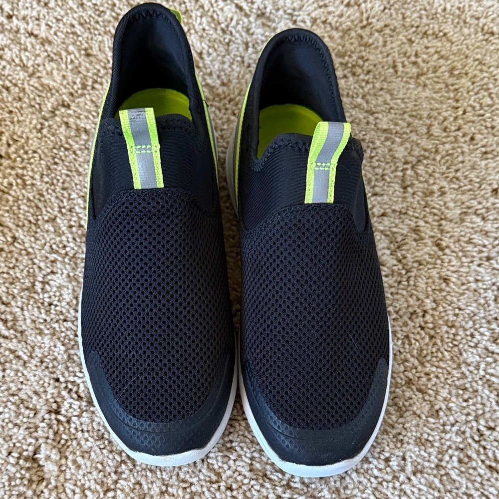 Cat & Jack Black and Neon Green Kids Water Shoes